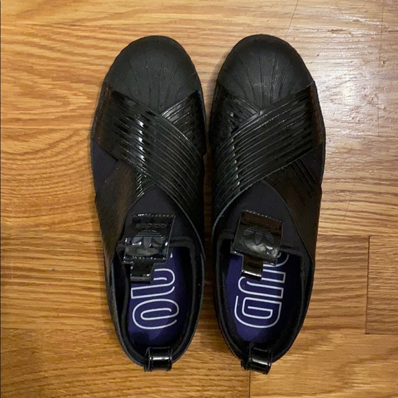 Black adidas - Picture 1 of 2